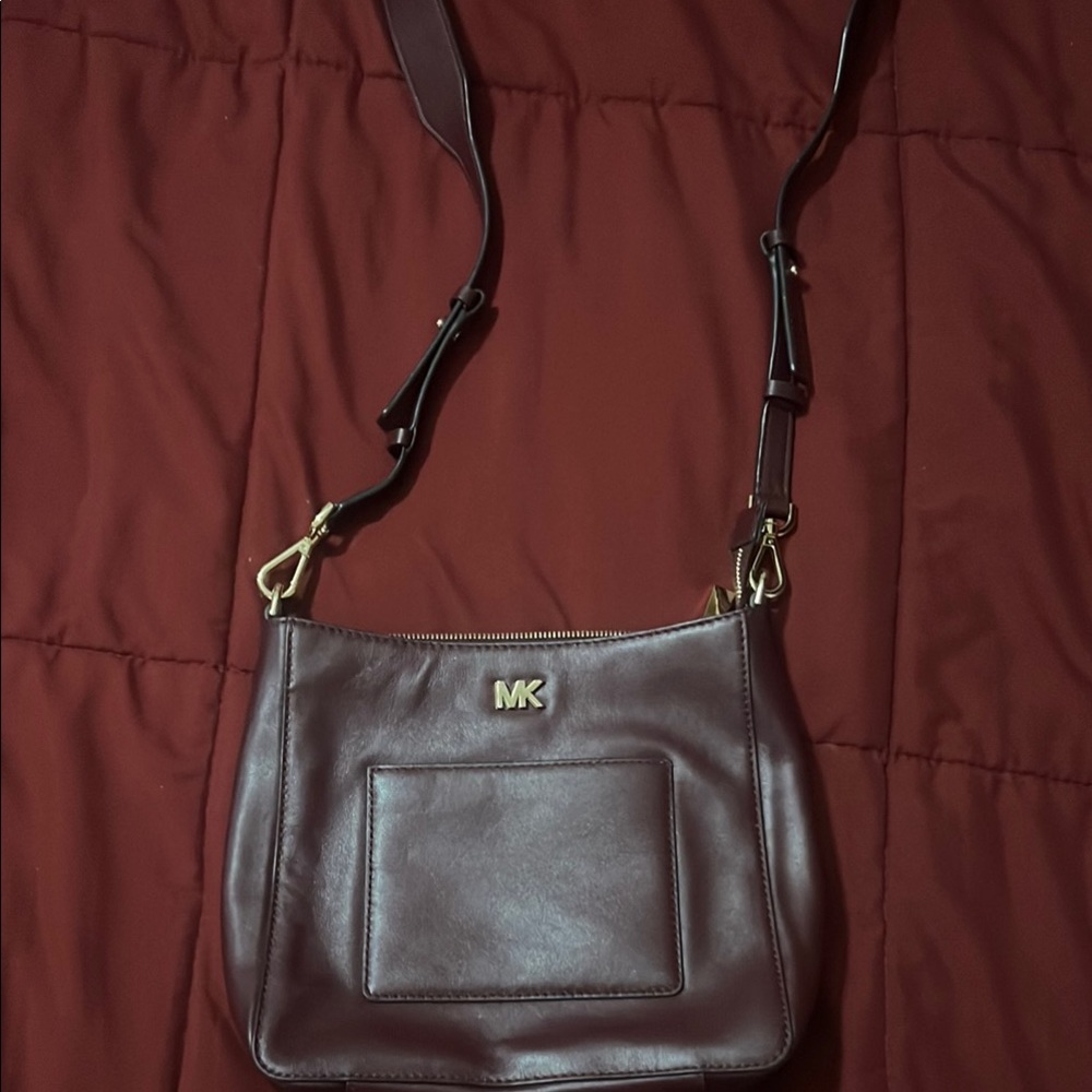 MICHAEL Michael Kors Brown Crossbody Bag with Leather Material and Medium Size